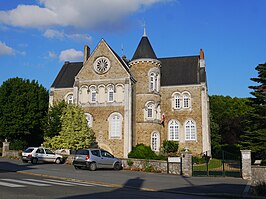 Gemeentehuis (in Gennes-sur-Glaize)