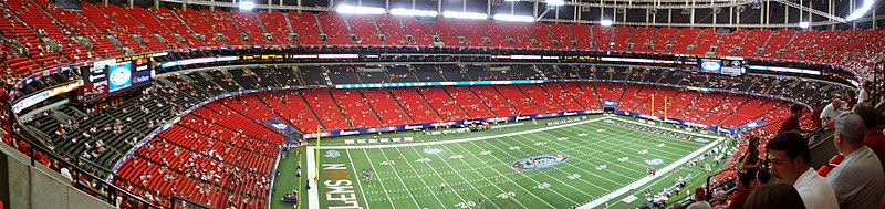 Interior del Georgia Dome en el Chick-fil-A College Kickoff de 2008.