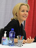 Thumbnail for File:Gillian Anderson giving autographs the 2015 Fan Expo Dallas.jpg