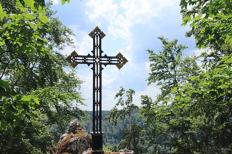 File:Gotisches Kreuz bei Gnadenweiler.jpg