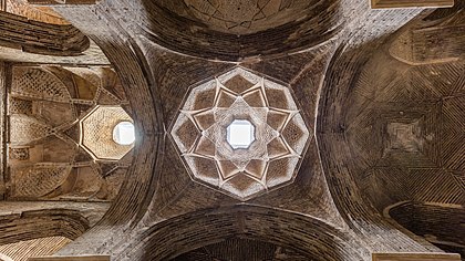 Cúpula no interior da Grande Mesquita de Isfahan, Irã. (definição 8 469 × 4 764)