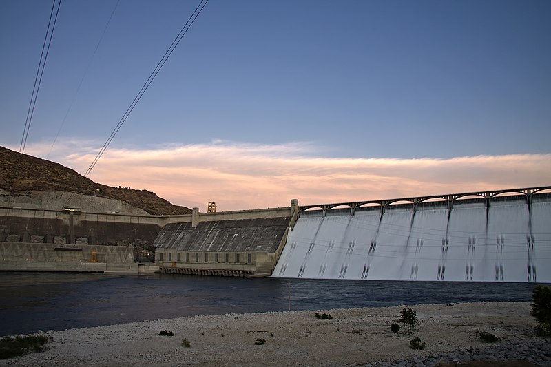 File:Grand Coulee Dam in the evening.jpg