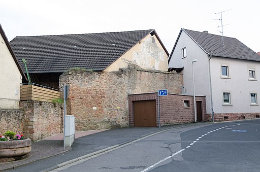 Großostheim, Grabenstraße 153, Ortsmauer-002