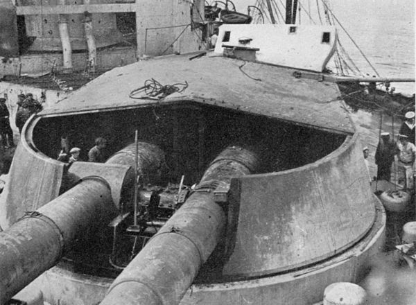 Q turret of the battlecruiser HMS Lion in June 1916 after damage at the Battle of Jutland. The turret mounted two 13.5-inch (343 mm) Mark V guns.