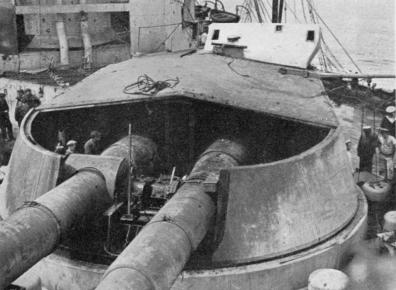 File:HMSLiondamagetoQturret1916.jpg