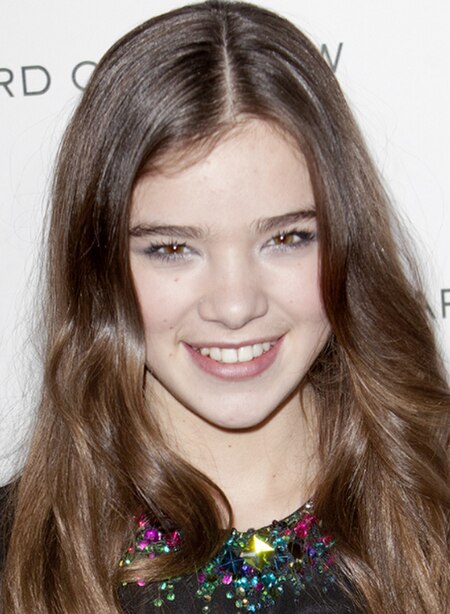 Hailee Steinfeld was cast as Mattie Ross from among 15,000 applicants.