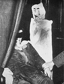 rudian 1928 espiritismo saio batean "ektoplasmazko" izpiritu bat sortarazten.
