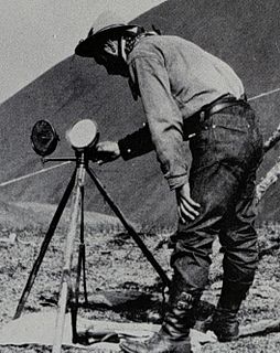 Heliograph communication device