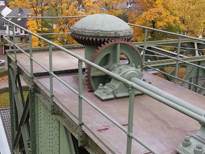 File:Henrichenburg old boat lift 11.jpg