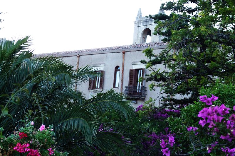 File:Hotel San Domenico-Taormina-Sicilia-Italy - Creative Commons by gnuckx (3667388070).jpg