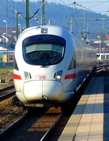 File:ICE Bahnhof TUT-2.jpg