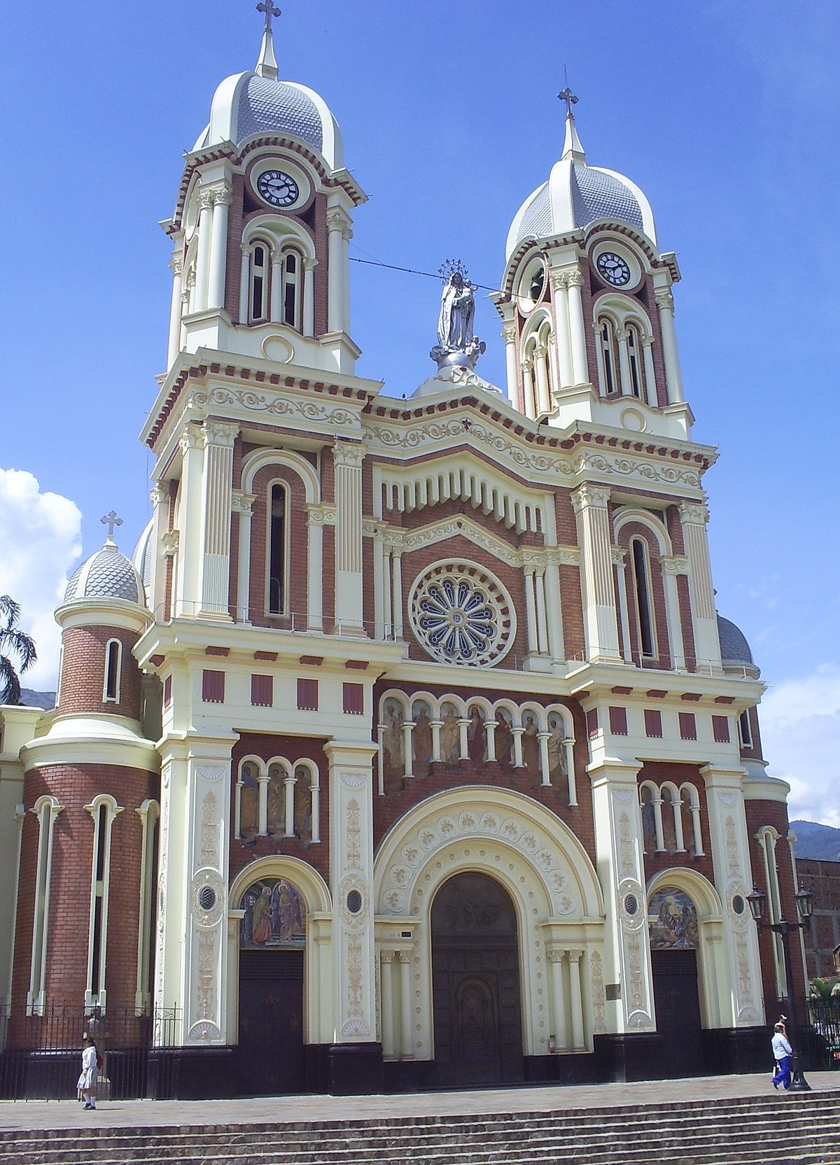 Iglesia de Nuestra Señora del Rosario (Bello) - Wikipedia, la enciclopedia  libre