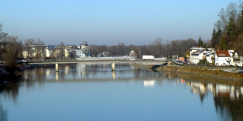 File:Inn, Brücke Rosenheim–Stephanskirchen v SO, 1.jpeg