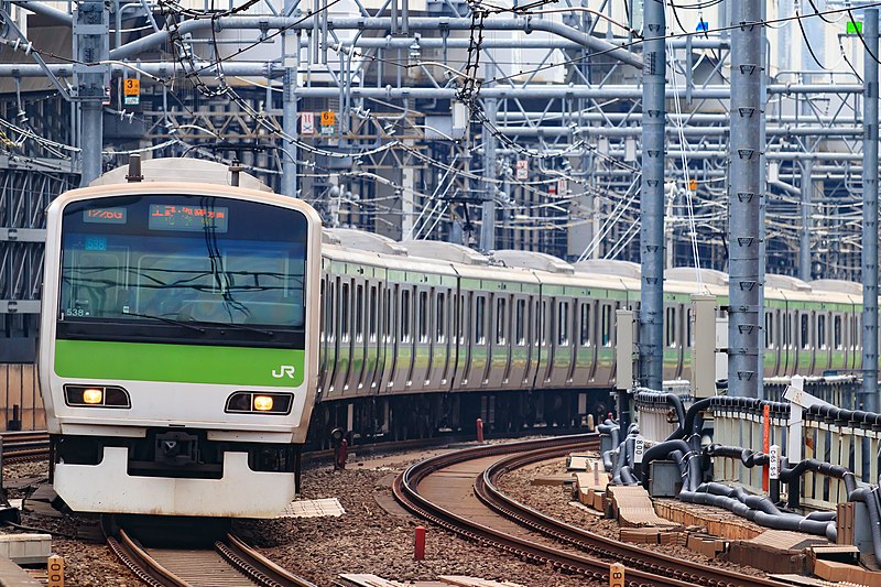 File:JRE E231-500 Yamanote Line train at Akihabara Sta 2017-08-21.jpg