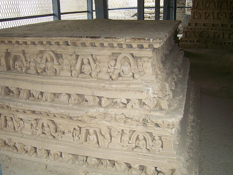 File:JaulianTomb.JPG