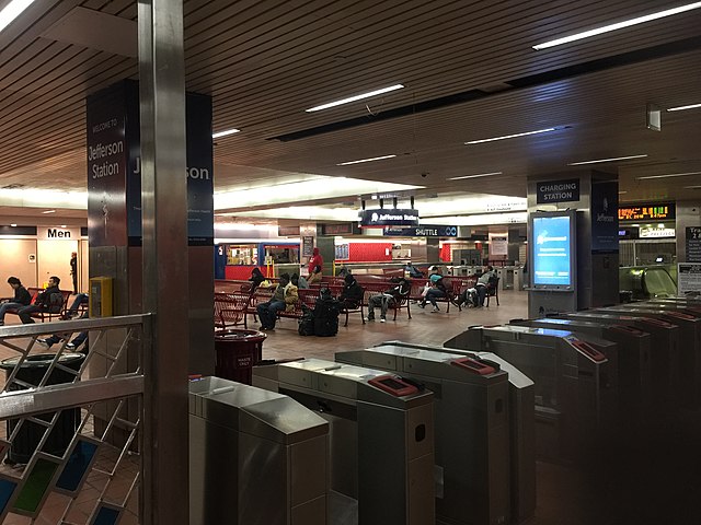 Waiting area on the concourse level in 2018, showing newly-installed SEPTA Key turnstiles.