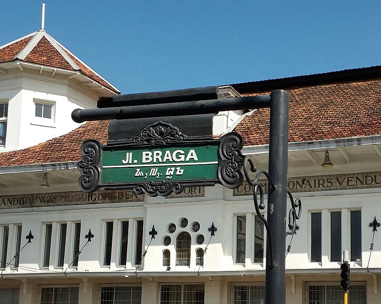 File:Jl Braga Street Sign in Bandung 002.jpg