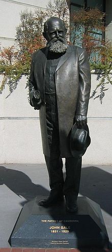 Sculpture of John Gale holding a rolled copy of The Queanbeyan Age John Gale queanbeyan.jpg