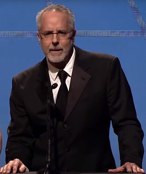 Jon Avnet presenting Art Directors Guild award in 2014