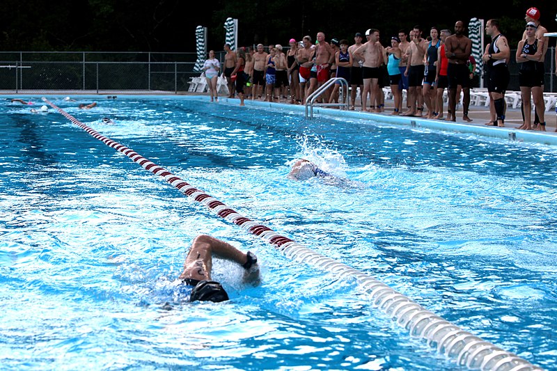 File:Kids, adults, swim, bike, run in MCCS Triathlon 150815-M-AI083-202.jpg