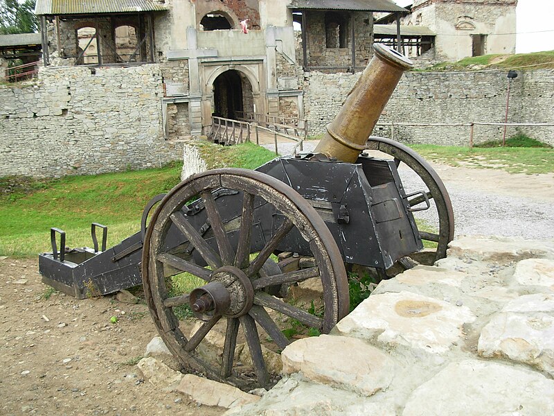 File:Krzyztopor Castle - cannon 03.JPG