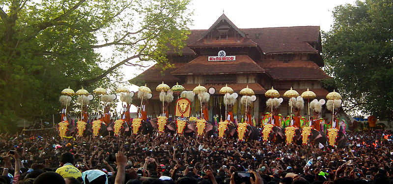 File:Kudamatom at thrissur pooram 2013 7618.JPG