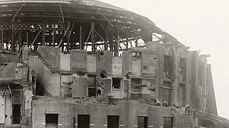 L'auditorium Augusteo-Correa sur le mausolée d'Auguste pendant sa destruction en 1936.