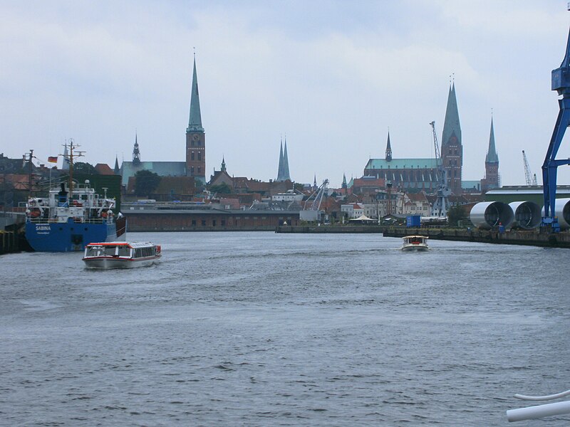 File:Lübeck-skyline-von-norden.JPG
