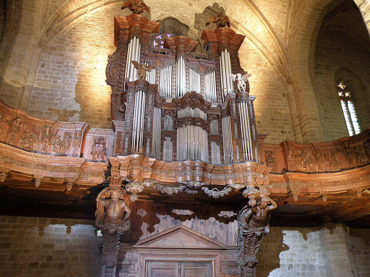 zoom. Amplepuis : la chaire de l'église, œuvre d'un sculpteur lyonnais