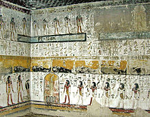 mur décoré d'une tombe