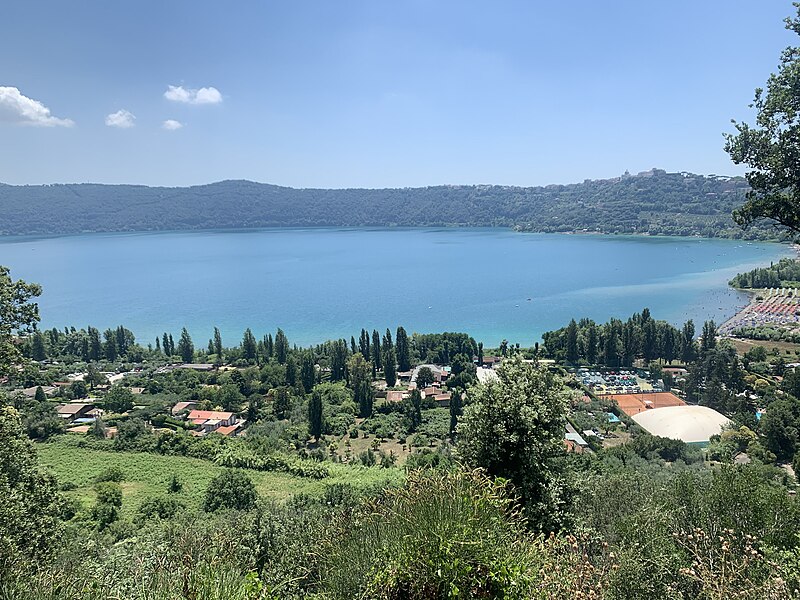 File:Lago Albano di Castel Gandolfo in 2020.01.jpg