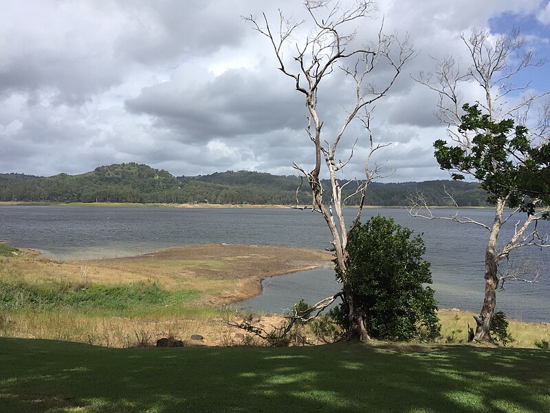 File:Lake Baroon, Queensland 01.jpeg