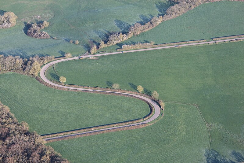 File:Landstrooss tëscht Schrondweiler a Steeën 2016-04.JPG