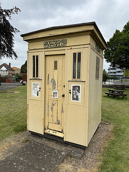 File:Leicestershire Constabulary Police Box.jpg