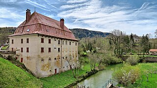 La maison du roulage au bord de la Saine.