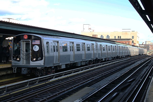 A J train of R179s at Flushing Avenue