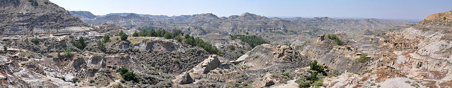 Makoshika state park panorama.jpg