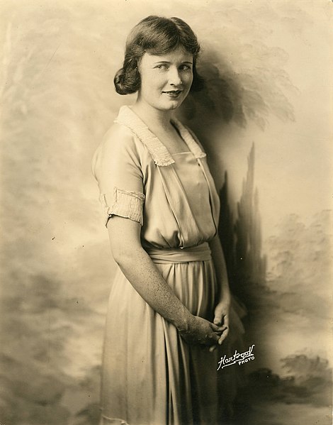 File:Marguerite Zender, stage actress (SAYRE 11133).jpg