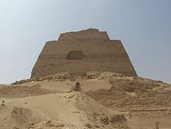 Meidoum pyramide 003.JPG