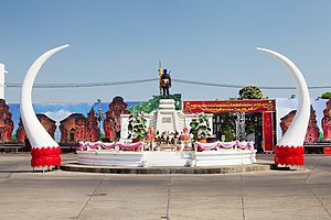 Monument van Phaya Surin Phakdi Si Narong Changwang - Surin.jpg