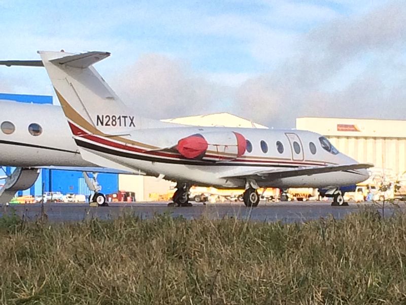 File:N281TX Beechjet 400 (12254932934).jpg