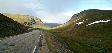 Fylkesväg 98 vid passagen över Ifjordfjellet.