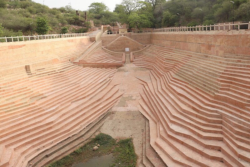 File:Nahargarh baoli.jpg