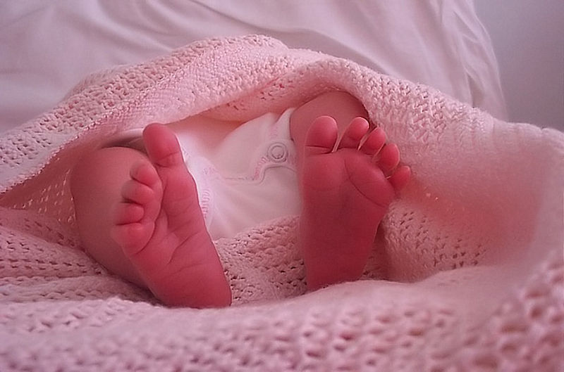 File:Newborn feet 1902.jpg
