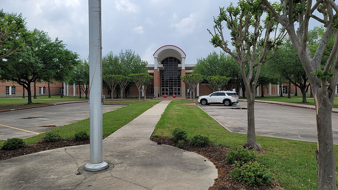 File:North Shore High School Main Entrance.jpg