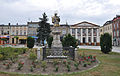 English: Statue on main square in Olesno Polski: Pomnik na rynku w Oleśnie