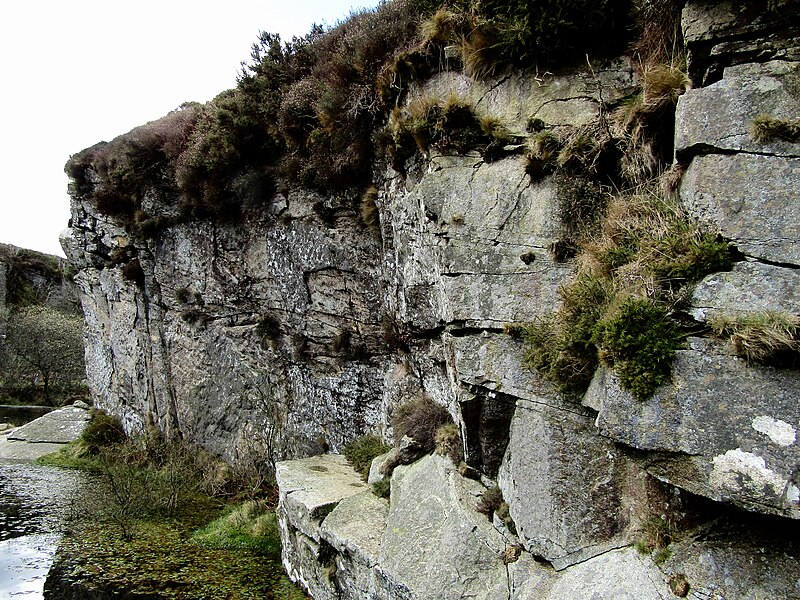 File:Outcrop in Haytor Quarry.jpg