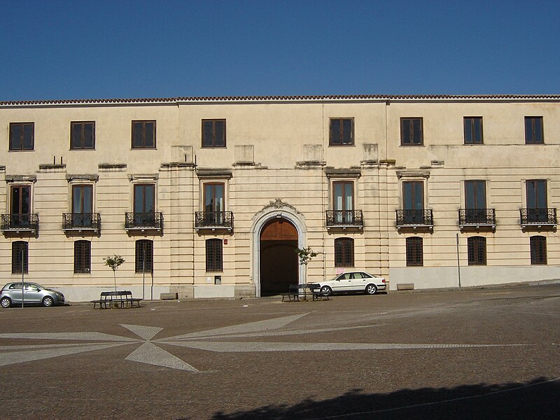 File:Palazzo Grillo Piazza Regina Margherita Oppido Mamertina.JPG