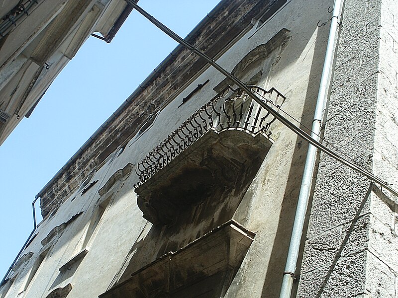 File:Palazzo nonmiricordo (Visocchi).JPG