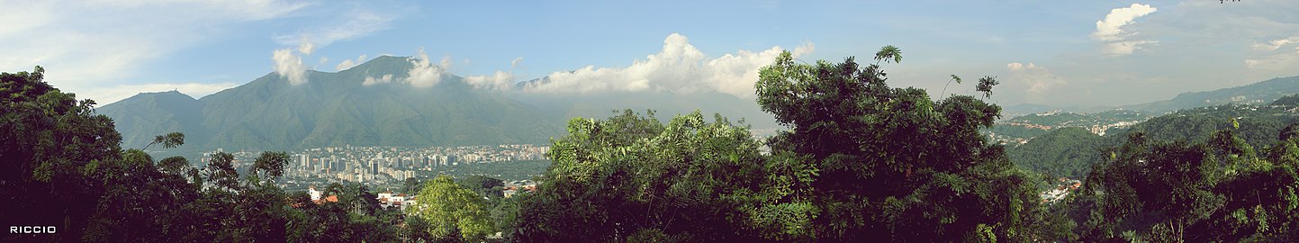 Panorama Caracas (6020662667).jpg
